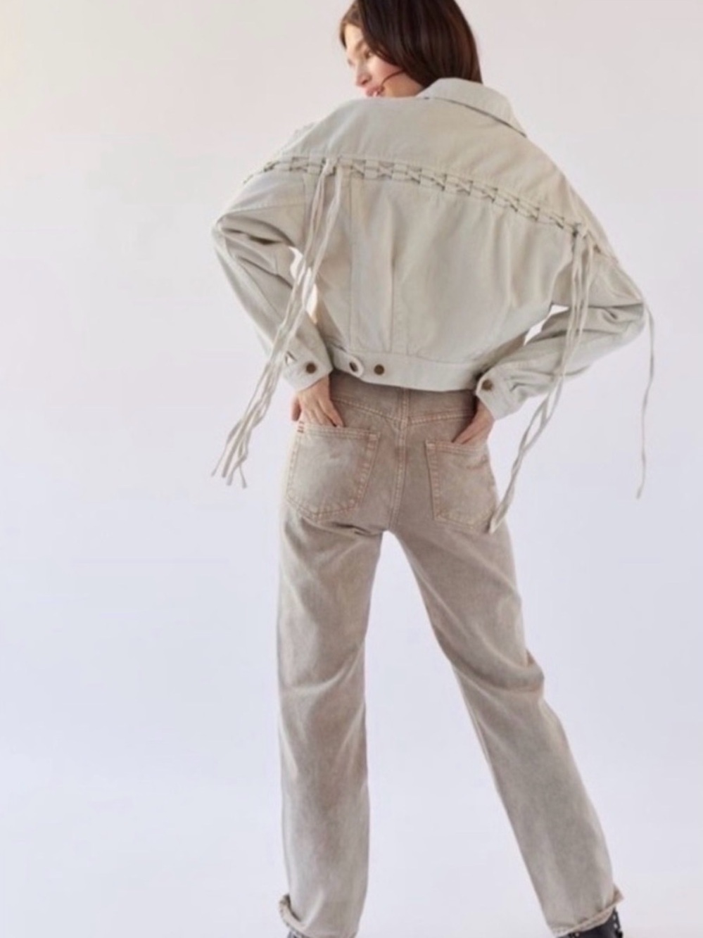 BDG Samarria Laced Fringe
Denim Trucker Denim Jacket - White